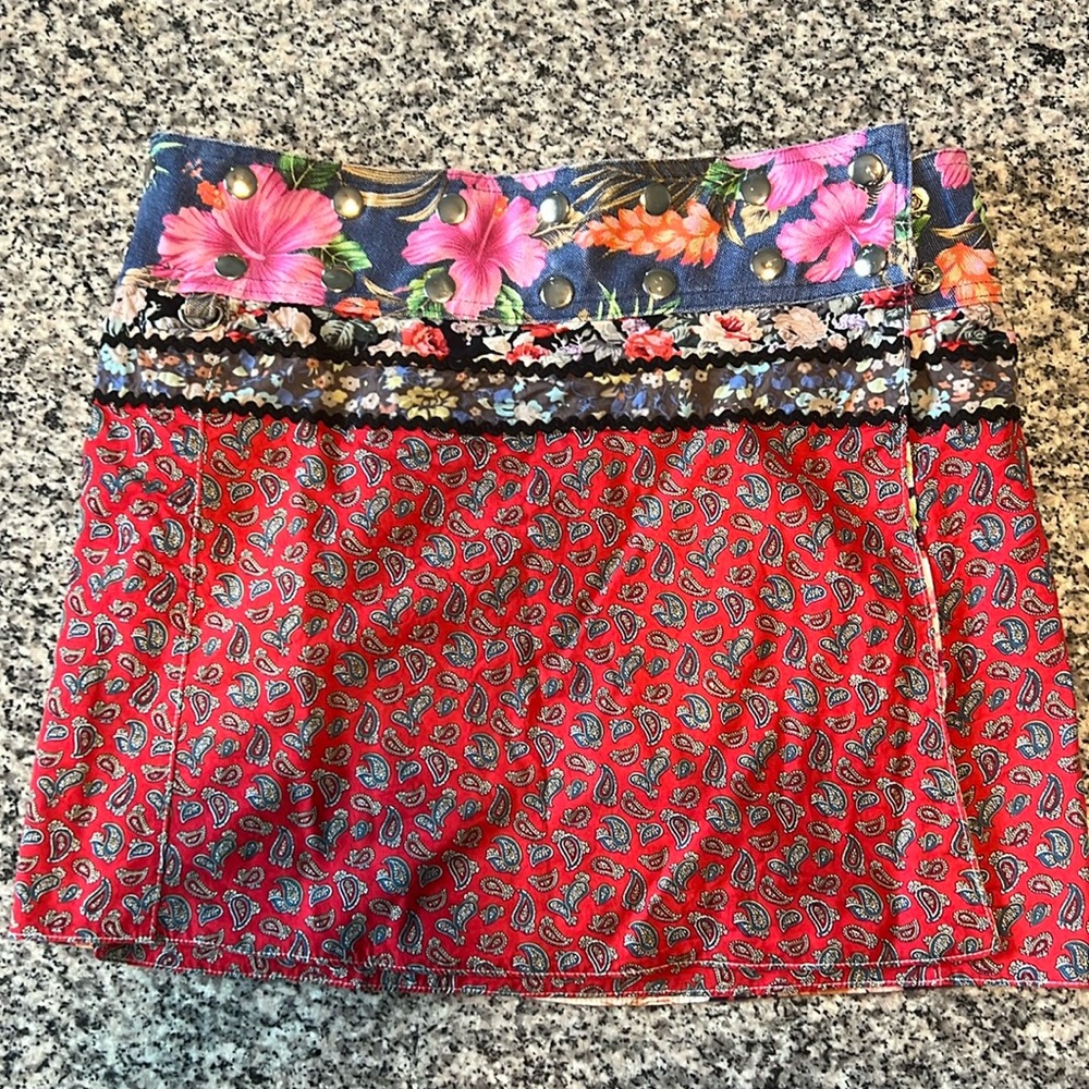 Reversible, adjustable mini skirt